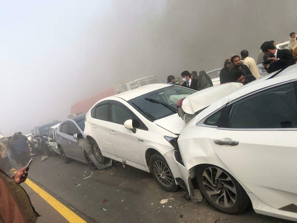 24 Hurt As Fog Causes Motorway Pile Up Pakistan Today