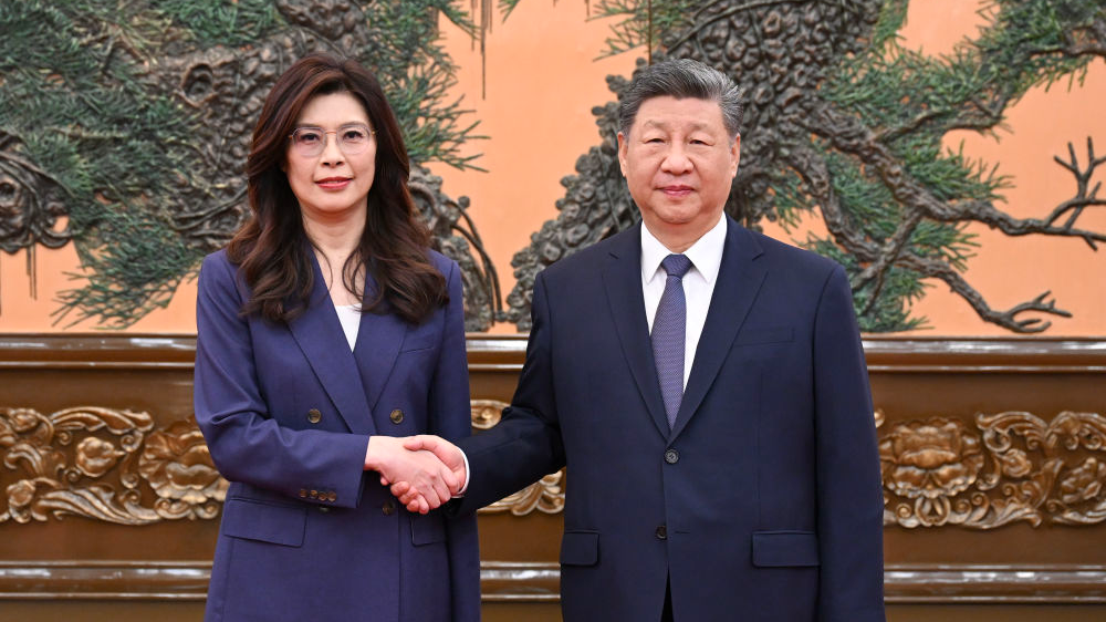 Xi meets KMT leader after decade, urges peaceful cross-strait development