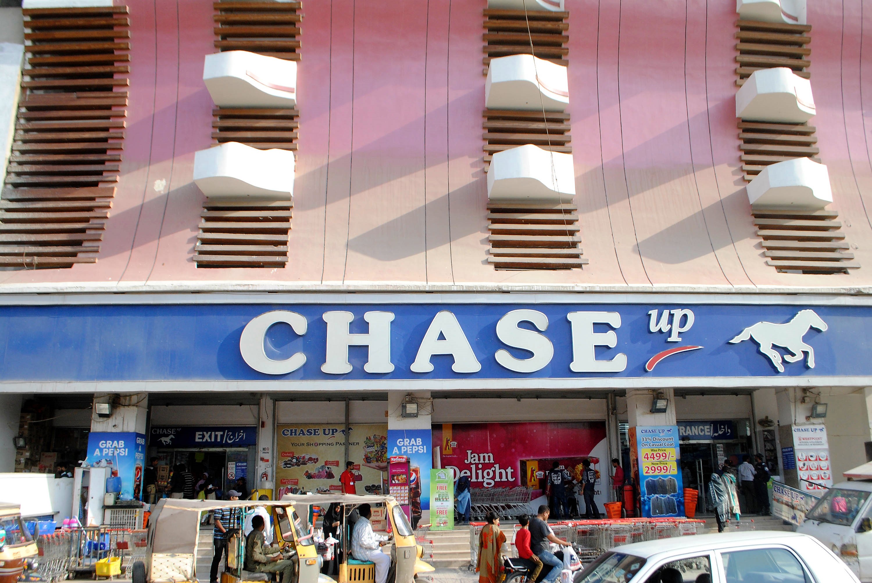 chase-up-outside-pakistan-today