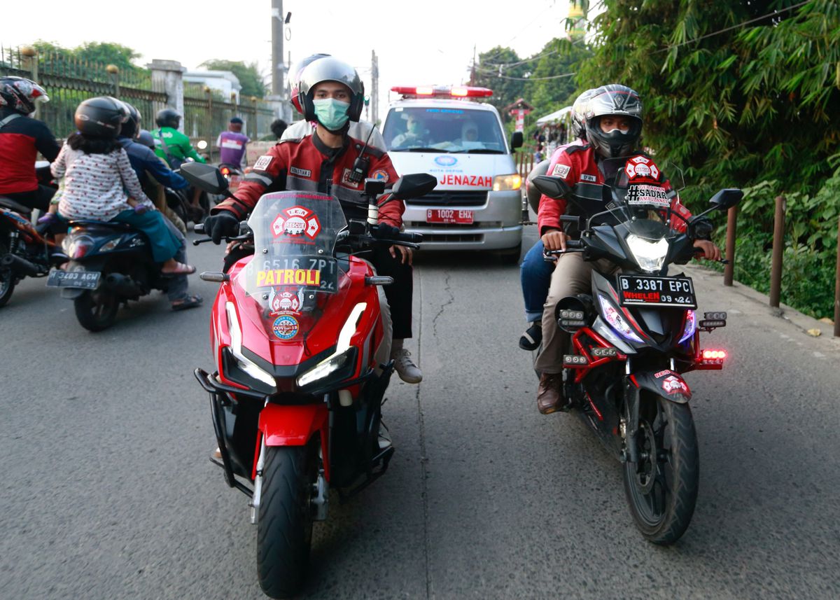 ‘Call of duty’: Indonesian bikers brave Covid-19 surge to escort ...