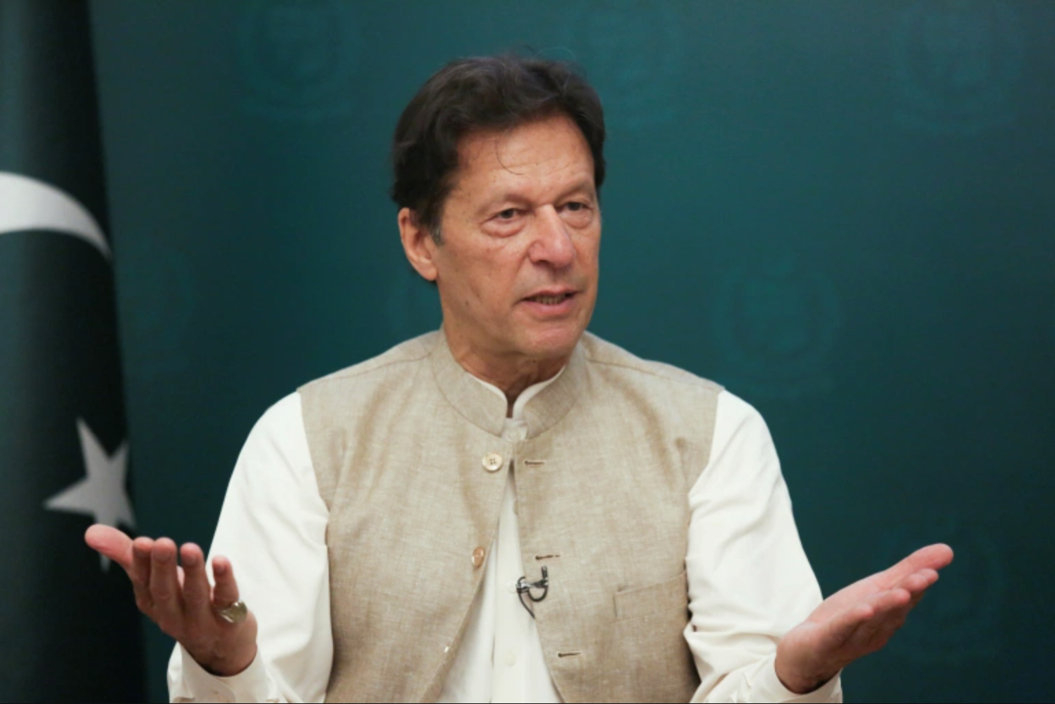 PM discusses dialogue initiative with Baloch senators