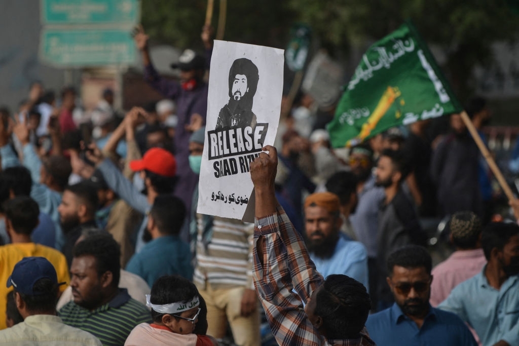 TLP clears GT Road, continues Wazirabad sit-in until leader's release