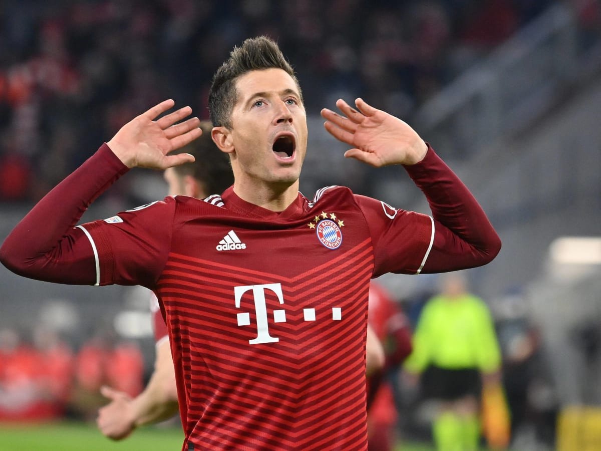 Bayern blast into Champions League quarters | Pakistan Today