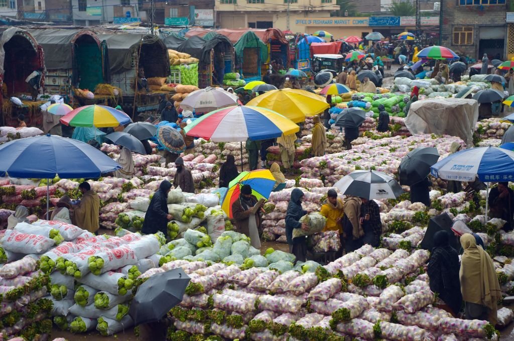 Raging inflation squeezes the poor in Pakistan