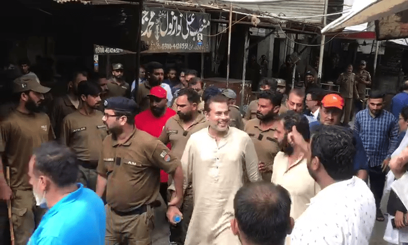 LHC orders release of anchorperson Imran Riaz Khan on bail
