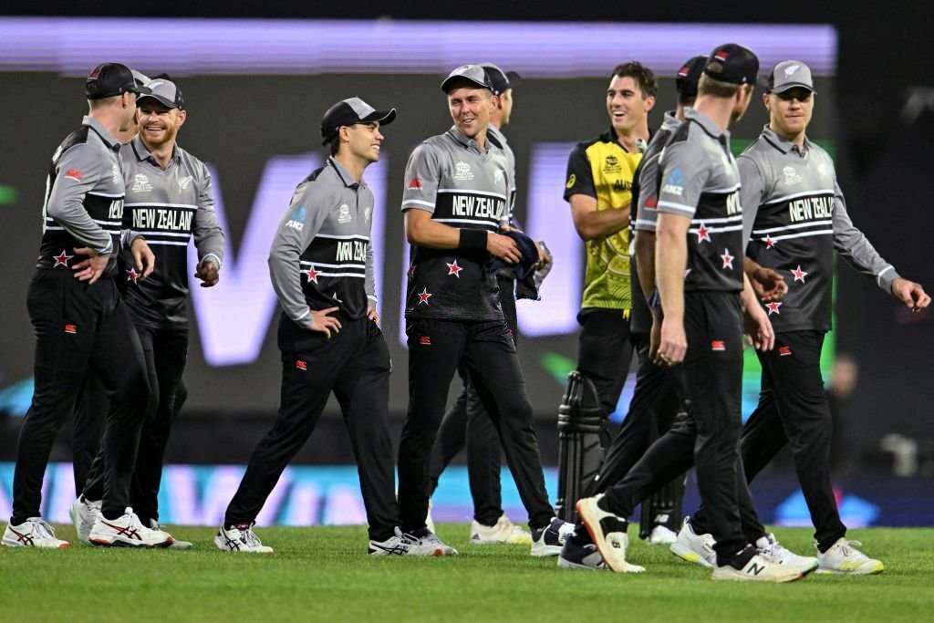 New Zealand stun champions Australia in Super 12 opener | Pakistan Today