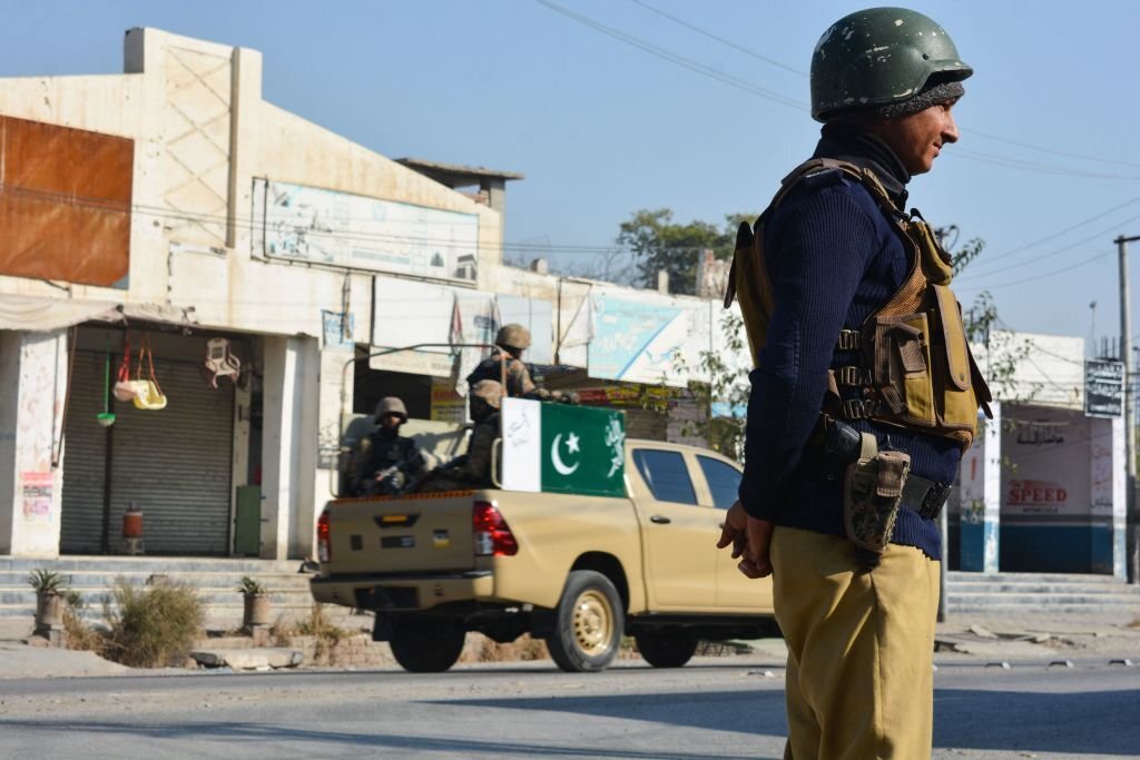 Policeman martyred, terrorist killed in Lakki Marwat attack