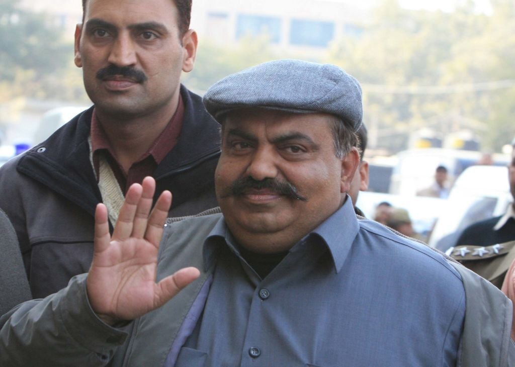 Former Indian Lawmaker And Brother Shot Dead On Live TV | Pakistan Today