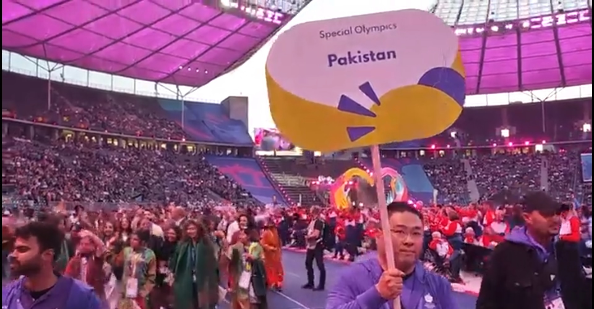 National squad arrives in Berlin’s Olympia Stadium as Special Olympics