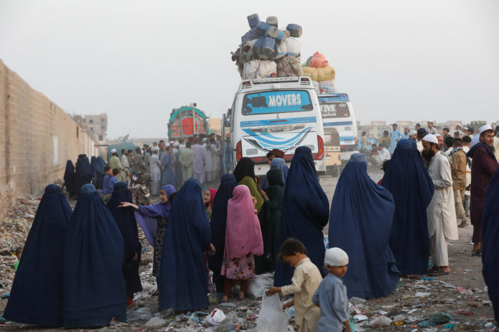 4,000 Illegal Afghans Leave Karachi Amid HRCP Fear Of Humanitarian ...