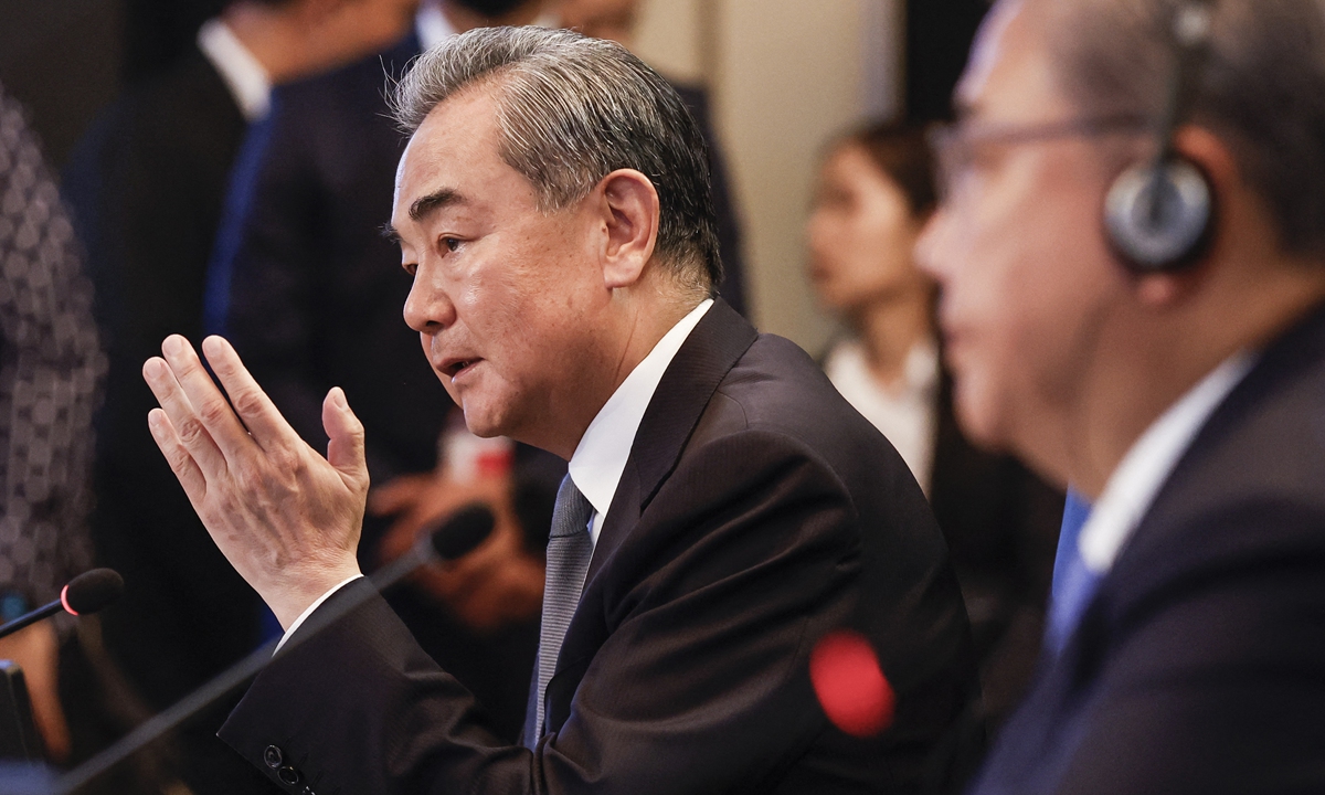 Chinese FM holds phone talks with Jordanian, Egyptian counterparts on Mideast situation