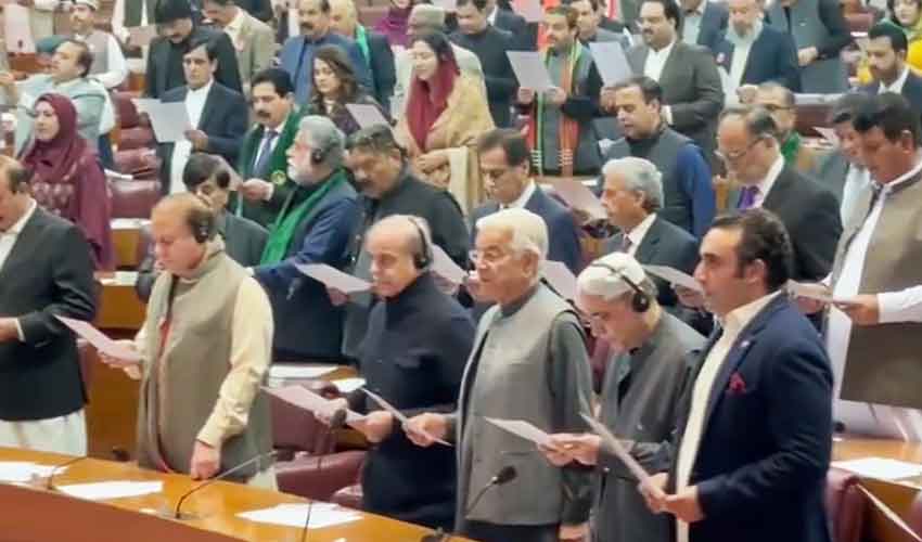New-elected members sworn in amid ruckus in NA at inaugural session