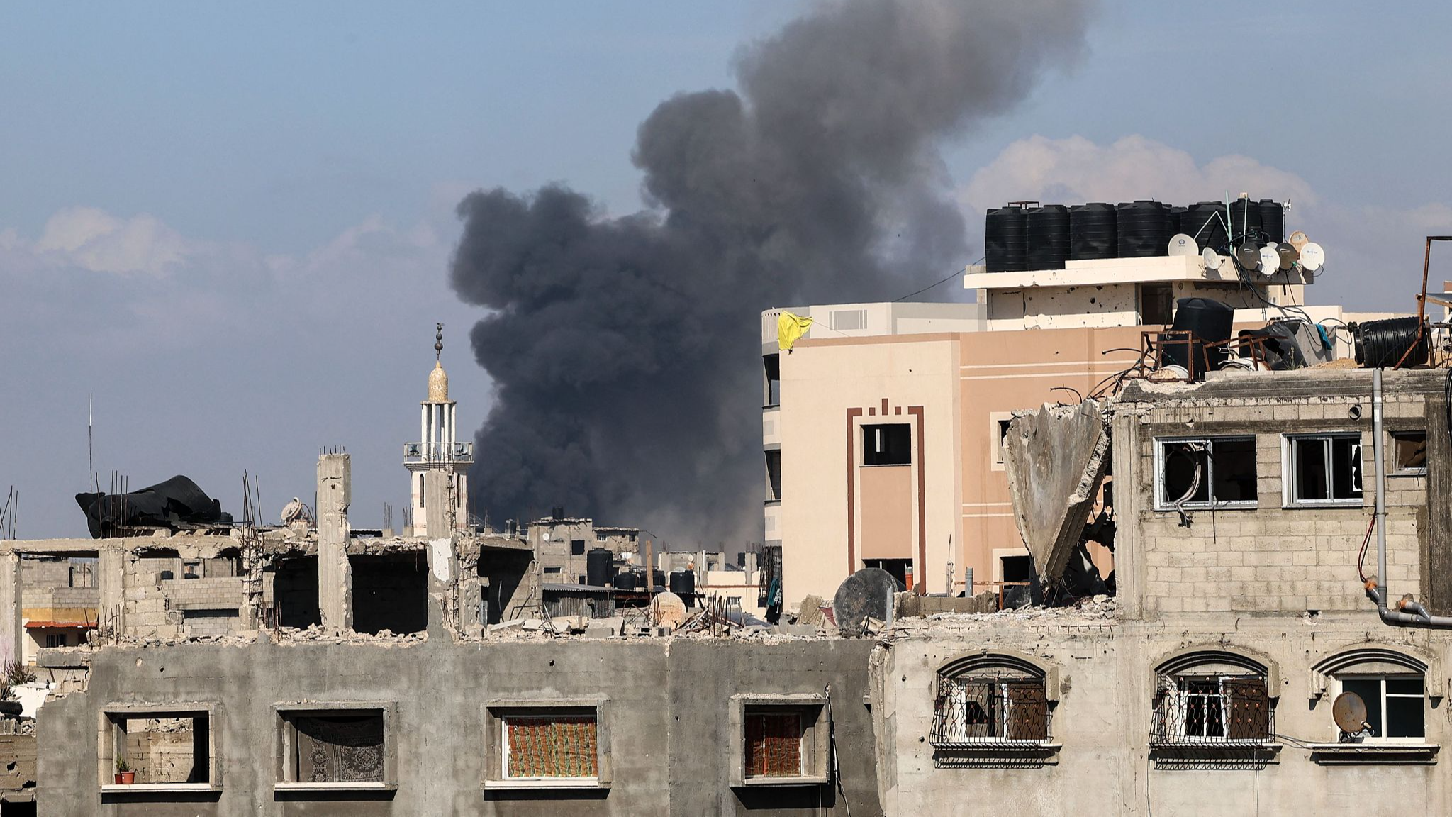 Israel renews massive strikes on northern Gaza, thousands displaced again