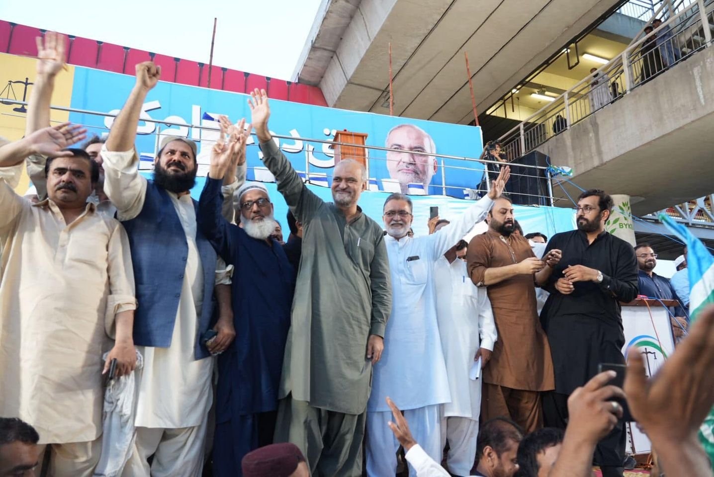 Deadlock persists: Accept demands lest face nationwide strikes, JI threatens