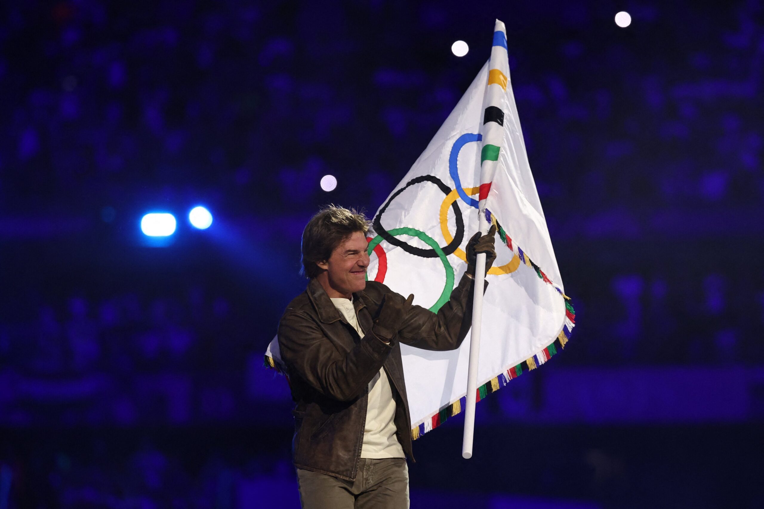 Tom Cruise performs death defying stunt at Paris Olympics closing ceremony | Video Dtrends