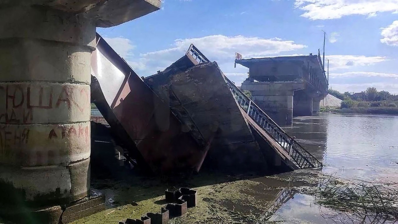 Ukraine says destroyed another bridge in Russia’s Kursk Dtrends