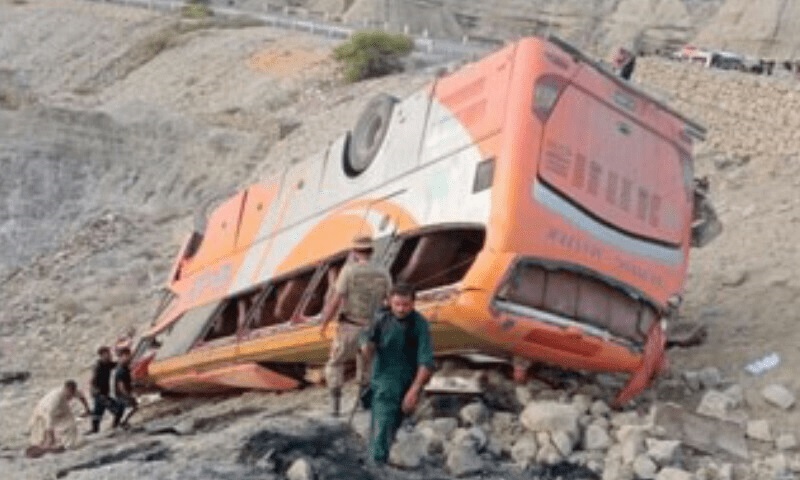 12 dead as bus carrying Zaireen from Iran overturns in Lasbela