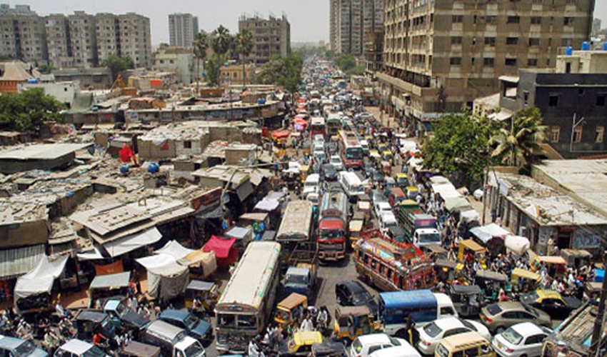 Light rainfall in Karachi heavily disrupts city’s traffic | Pakistan Today