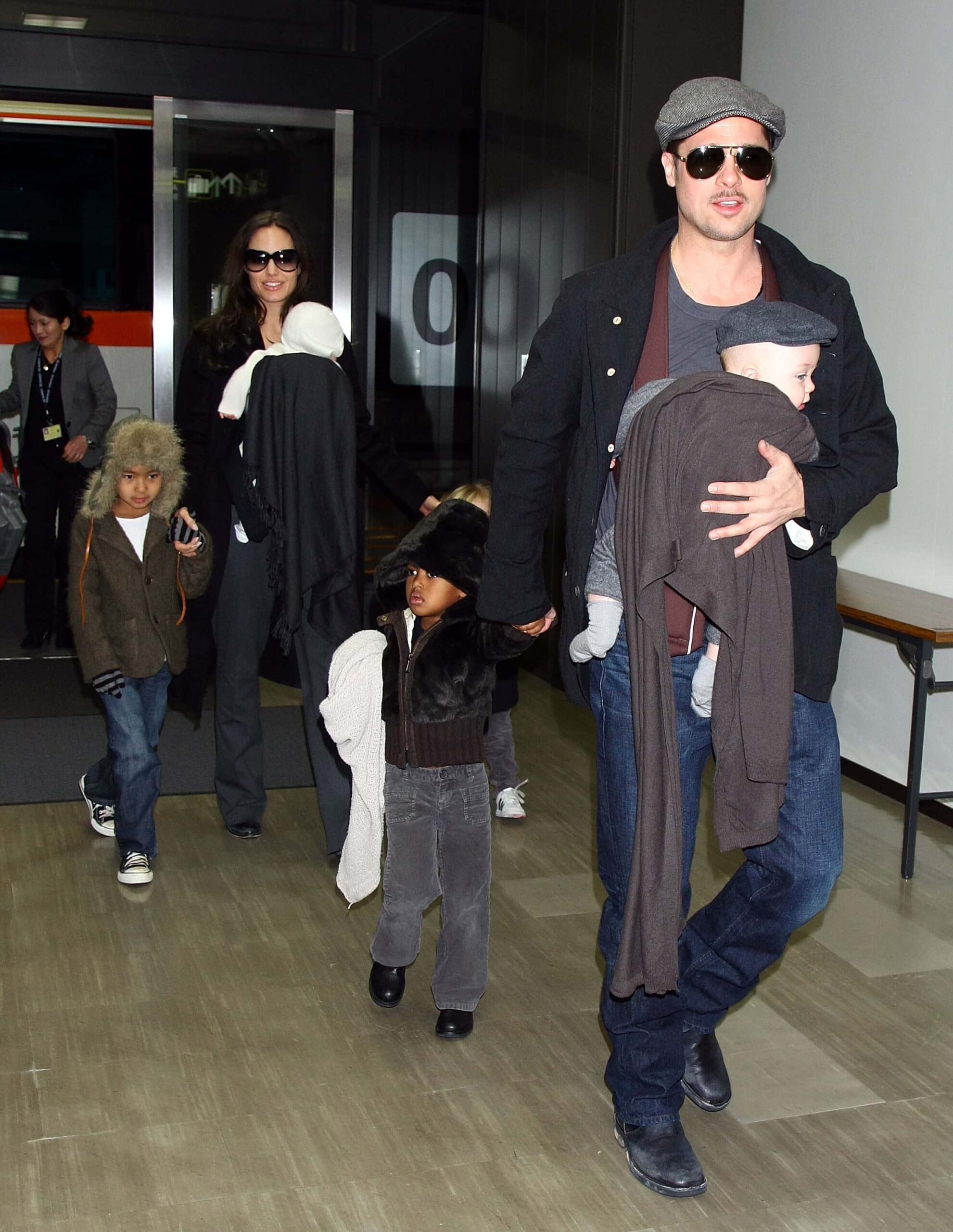 NARITA, JAPAN - JANUARY 27:  Actor Brad Pitt and Angelina Jolie arrive at Narita International Airport with their children (L to R) Maddox, Vivienne, Zahara and Knox on January 27, 2009 in Narita, Chiba, Japan. Brad is visiting Japan to promote his film "The Curious Case Of Benjamin Button".  