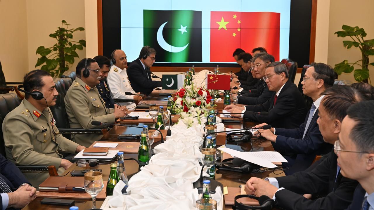 Chinese Premier holds key meeting with top military leadership