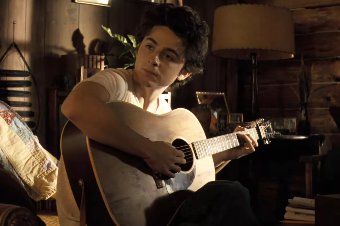 Timothée Chalamet showcases his singing in new Bob Dylan biopic trailer – Newsad