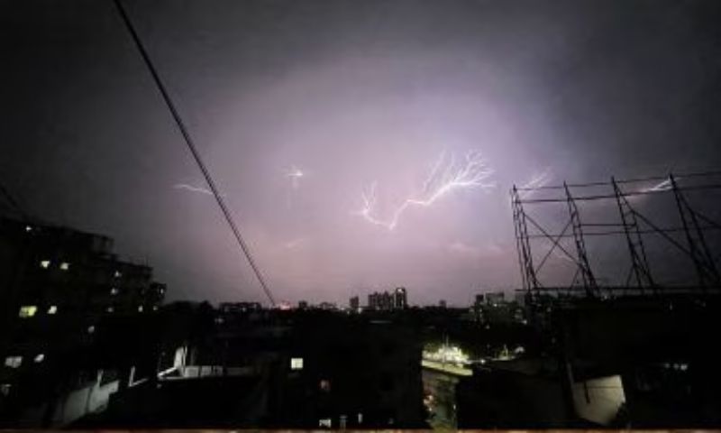 14 people were killed in a lightning strike in a refugee camp in Uganda

 – Newsad