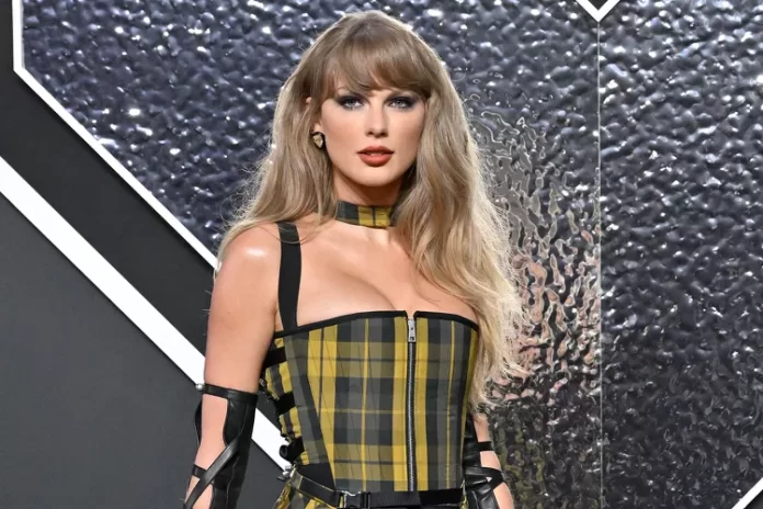 Taylor Swift Gives 'Shocking' Response to Fan's Crush on Travis Kelce |  Pakistan Today