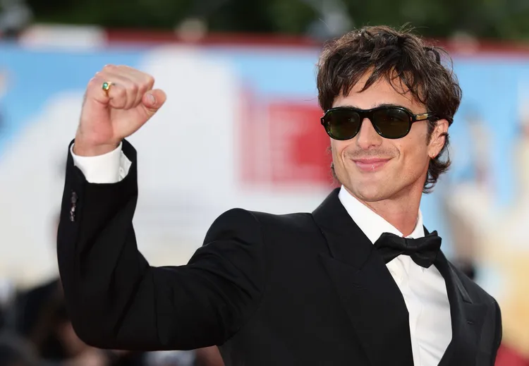 Elordi's Five-Word Reply to a Fan Has Everyone Picking Sides