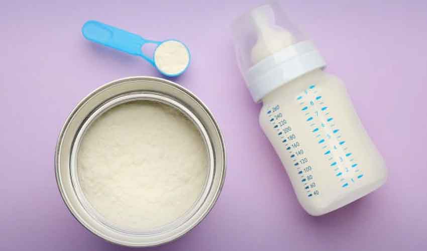 Minister warns baby formula draining Pakistan’s economy, urges mothers to return to breastfeeding