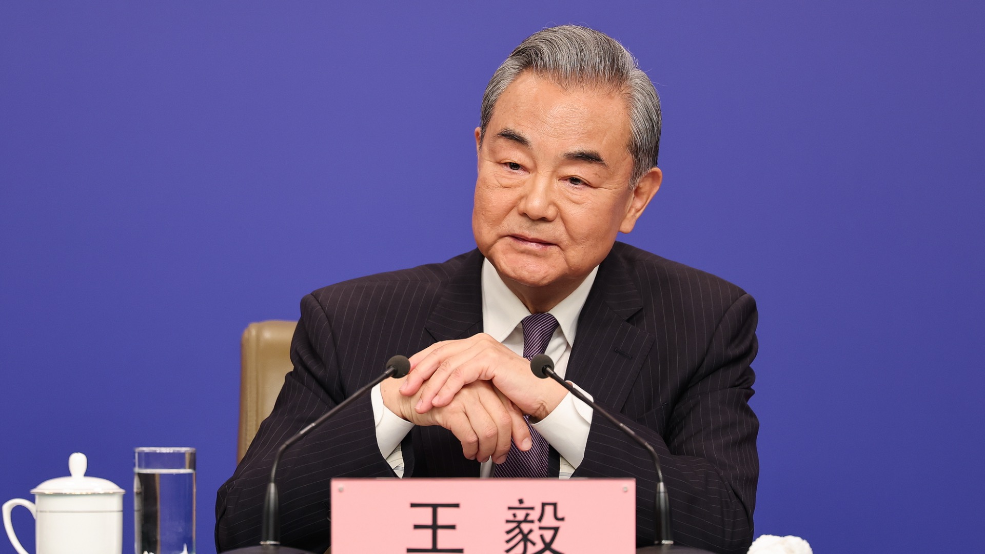 Chinese FM holds calls with Cambodian, Thai foreign ministers
